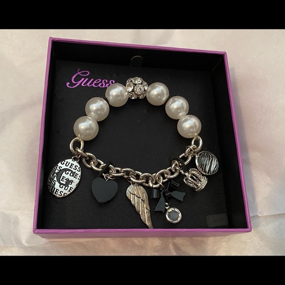 Guess charm bracelet! - Picture 1 of 1